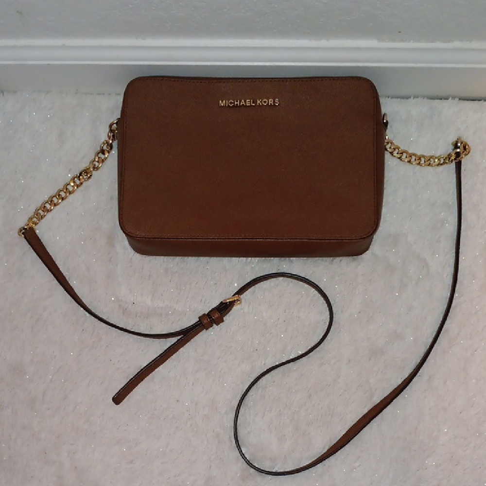Michael Kors Preloved Brown Crossbody. Check All Photos Damaged Side Corner.